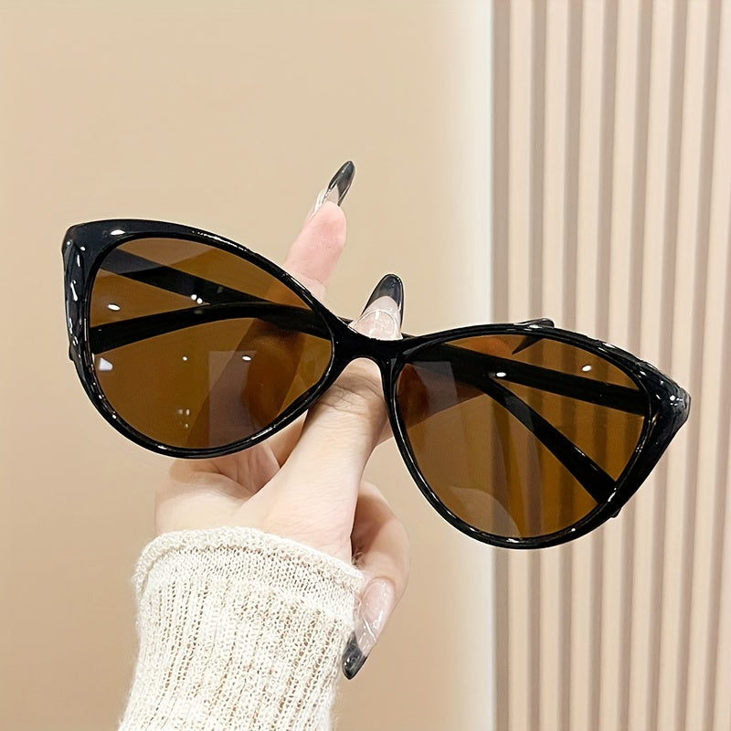 Chic Cat Eye Fashion Glasses for Women - Retro Fashion, Anti-Glare Lens