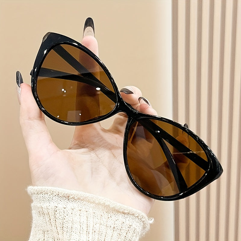 Chic Cat Eye Fashion Glasses for Women - Retro Fashion, Anti-Glare Lens