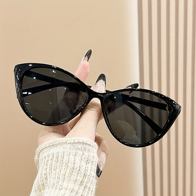 Chic Cat Eye Fashion Glasses for Women - Retro Fashion, Anti-Glare Lens