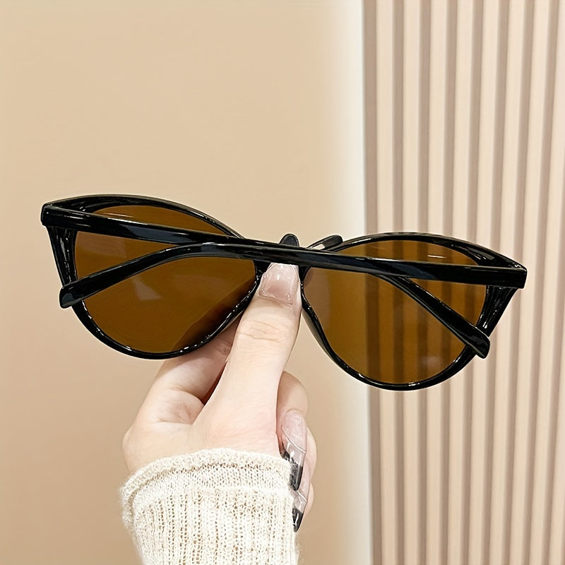 Chic Cat Eye Fashion Glasses for Women - Retro Fashion, Anti-Glare Lens