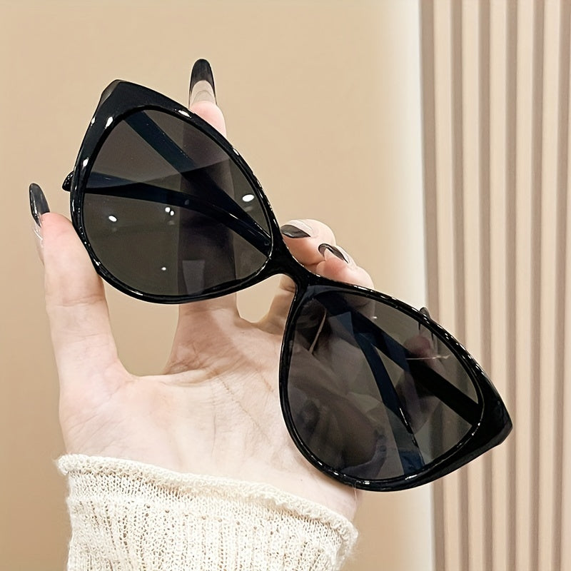 Chic Cat Eye Fashion Glasses for Women - Retro Fashion, Anti-Glare Lens